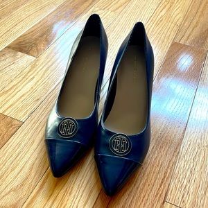 Tommy Hilfiger navy pumps